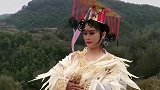 农村大姐模仿女皇的搞笑操作，真是太有才了！