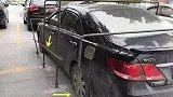 车主12万买的车位被霸占，车主连夜造出“鸟笼”，对方登门道歉