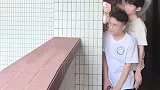 是什么让男生宿舍如此的躁动，镜头转到对面，才明白他们的快乐！