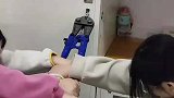 五个女生撬不动一把锁，这杠杆定理白学