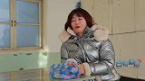 小伙找嫂子借猪仔，嫂子问：什么车不用加油，小伙的回答真有才