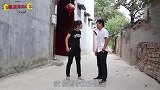 爆笑喜剧：小两口吵架，婆婆不分青红皂白过来就打，过程太搞笑了