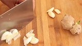 秋天要多吃冬瓜，加一把粉条，教你下饭做法，味道更香更入味