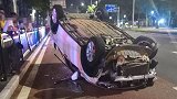 90后开车吵架妻子猛打丈夫大喊“一起死算了” 话音刚落就翻车