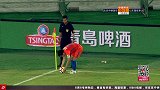 鲁能角球抢点攻门郭全博飞扑救主 巴坎布无意手球惹争议