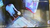 广东一男子为图方便把剩饭全部倒进电梯 其他住户纷纷绕行