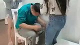 大哥让你小心点，闺蜜两个走火，说了你还不信
