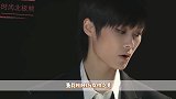 李宇春为某时尚活动站台，白色套装搭配马丁靴，酷飒风格太养眼