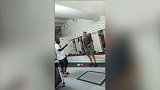 拉卡泽特原来这么皮？先挑逗奥斯皮纳后调戏奥巴