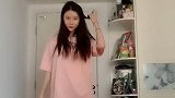 卧室好乱啊 跳个舞都迈不开腿 施展不开