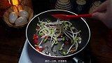 红薯粉怎么吃，今天分享一道红薯粉炒黄豆芽的做法