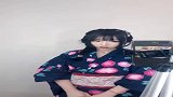 穿着和服的小姐姐，对着镜子自拍跳舞，你们喜欢吗