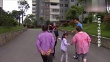 老人无力照顾140斤的孙女，将孙女送回儿媳身边