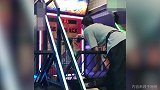 老大爷制霸商场投篮机 就是投篮姿势有点污