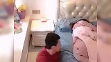 爆笑合集：单身的女人怎样贴膏药？小姐姐有绝招
