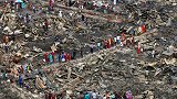 孟加拉国一处拥挤的贫民窟发生大火 至少1万人无家可