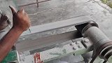启动砂带机，打磨玻璃棱角，这种加工方式还是第一次见