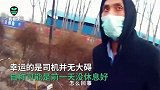 疲劳驾驶小车高速失控180°旋转跌进排水渠 司机：魂都吓没了