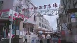 黄圣依削椰子赚钱，顾客直言太辛苦，黄圣依：那你多给我几块钱啊