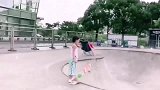 小女孩的技术很厉害！我二十年前也是这样玩的！