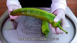 小伙用青椒炒冰，看到成品后，哪个壮汉敢吃？