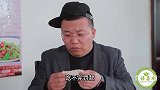 小伙吃面条中奖再来一碗，没想服务员的套路比他深，太逗了