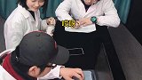 听说穿上情侣装！就能装情侣！ 情侣  沙雕  爱情 维维啊