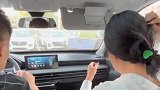 还可以在化妆镜里面藏个暗号，这女人真是狠啊