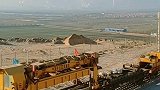中国最长的重载铁路蒙华铁路铺轨施工！