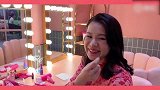 孕妈胡杏儿体验儿童餐厅玩“过家家”，认真挑选食物的样子太可爱