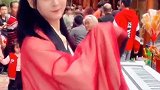 小姐姐穿汉服蹦迪，如若我是皇帝，定把她纳入后宫为妃！