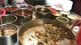 实拍重庆美食：抓抓鸡，现场制作调料过程，好多调料