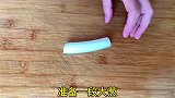 不管煎什么鱼,最忌撒盐和拍面粉,教你一招,煎鱼不粘锅不破皮