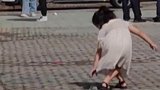 小朋友如何优雅地捡东西
