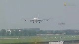 实拍空客A340飞机着陆过程！