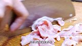 炒包菜时,切记不要焯水和直接下锅炒,教你一招,鲜香入味又好吃