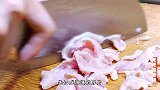 炒包菜时,切记不要焯水和直接下锅炒,教你一招,鲜香入味又好吃