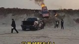 河北石家庄：越野车突发自燃，同行车辆施救未果 火势迅速蔓延