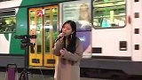 这姑娘唱歌太好听了，特地来墨尔本中心听你唱歌！