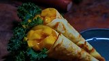 蛋卷要跟芒果丁和青菜一起吃？李子柒又想出了什么新做法