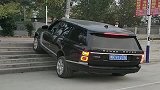为了不交块停车费，老板开着路虎走楼梯，无语了！