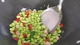 毛豆炒肉家常菜做法，简单易学味道鲜美，汤汁很鲜很下饭