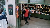 张艺兴被杨紫出卖，试吃烤肠当场抓包，绯闻不攻自破！