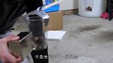 用磁铁能吸走血液中的铁吗？小哥进行测试，不敢靠近磁铁了