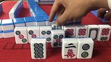 今天公司休班，小伙直奔麻将馆，和牌友高兴的搓麻将