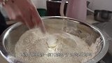 东北这家人有点多，1锅烙7张馅饼，用大盆做粥，做少不够吃