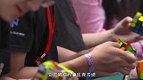 世界“最小的”魔方，居然只有5.6毫米，还要借助镊子来玩！