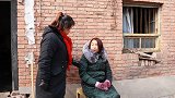 自制剧：后妈让亲生女吃肉，却虐待继女，后妈瘫痪后继女这样对她