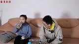 哥哥过年回家，给弟和弟媳10万块钱，打开哥哥行李箱俩人感动了