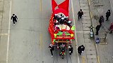 农村跑古车表演，有谁知道那是骡子还是马呢！